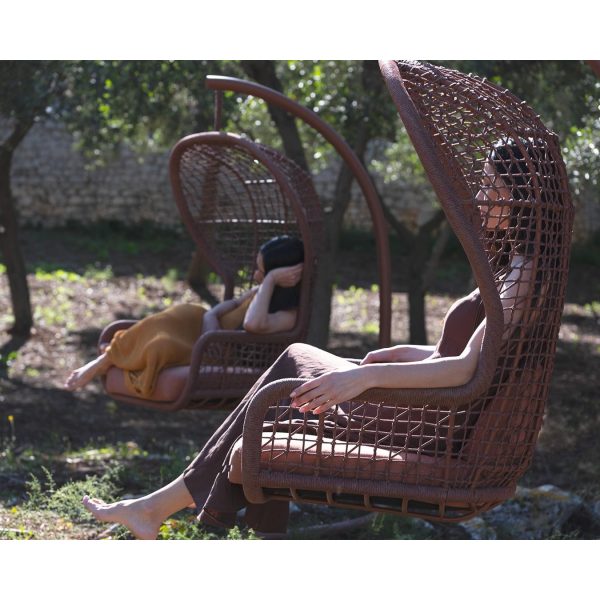 Emma Nido | Poltrona sospesa in intreccio outdoor di Varaschin Design - IDA' Interni D'Autore