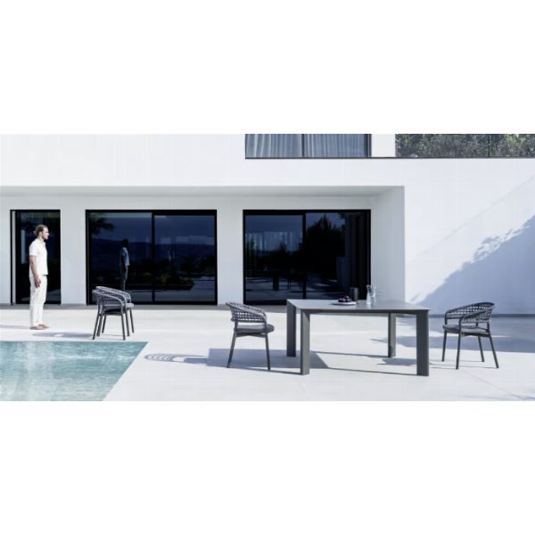PLINTO Dining armchair
