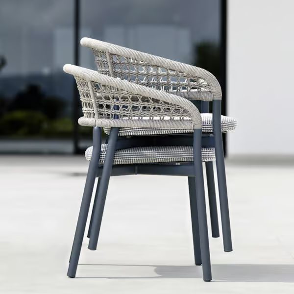 PLINTO Dining armchair