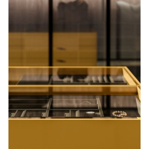 Isola LT40