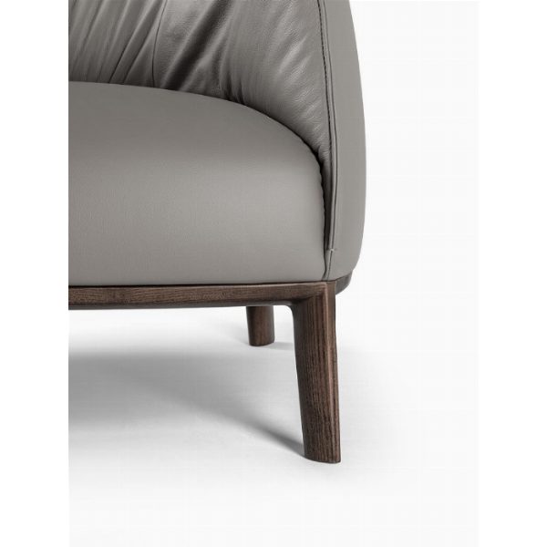 Poltrona Archibald Large con Base in Legno - Design Italiano Moderno