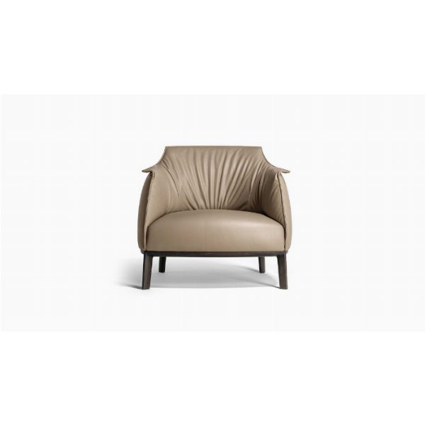 Poltrona Archibald con Base in Legno - Eleganza Italiana