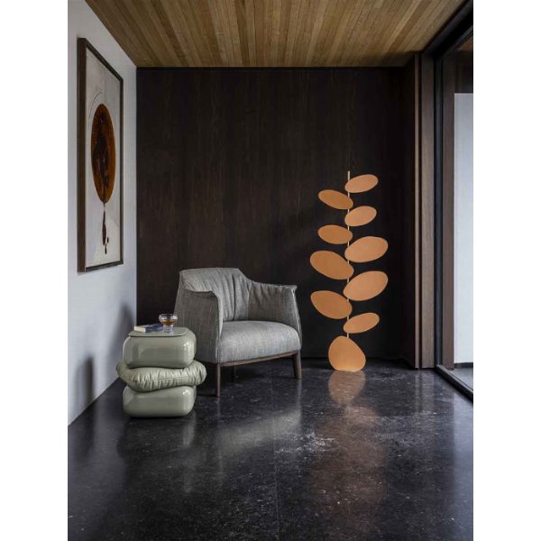 Poltrona Archibald con Base in Legno - Eleganza Italiana