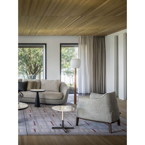 Poltrona Archibald con Base in Legno - Eleganza Italiana