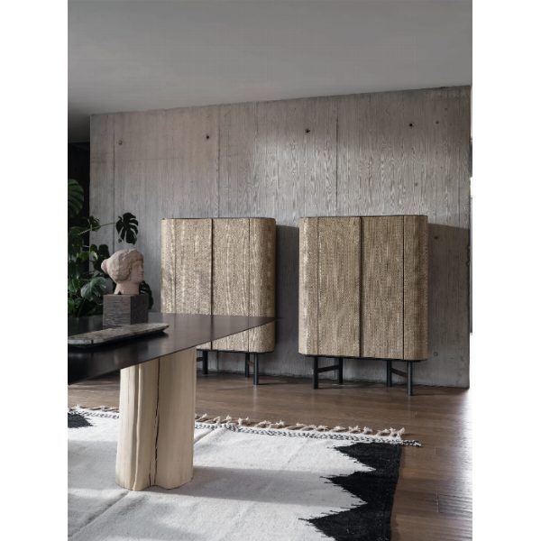 Daen Credenza