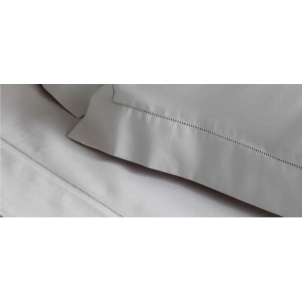Riomaggiore | Coordinato notte - Poltrona Frau Style & Design Centre