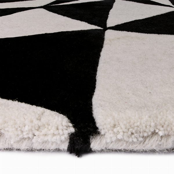 BIANCA NEVE ZERO – Geometric Sophistication for Contemporary Spaces