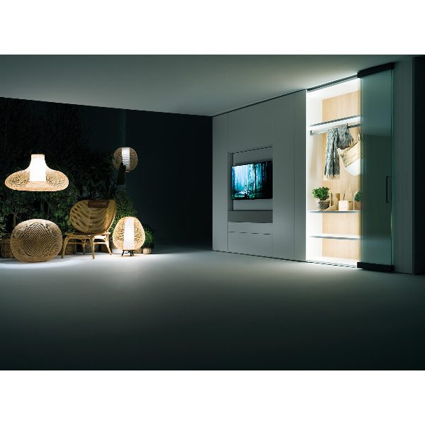 Composizione living con ante in vetro