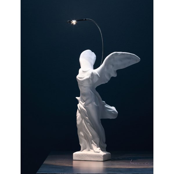 Nike lampada da tavolo