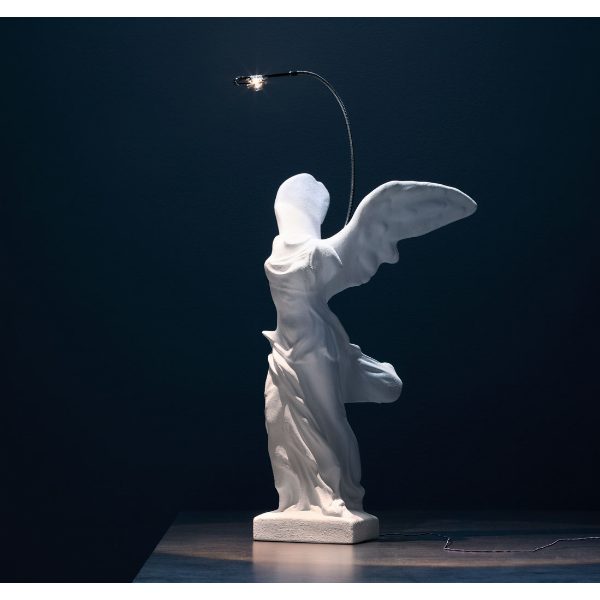 Nike lampada da tavolo