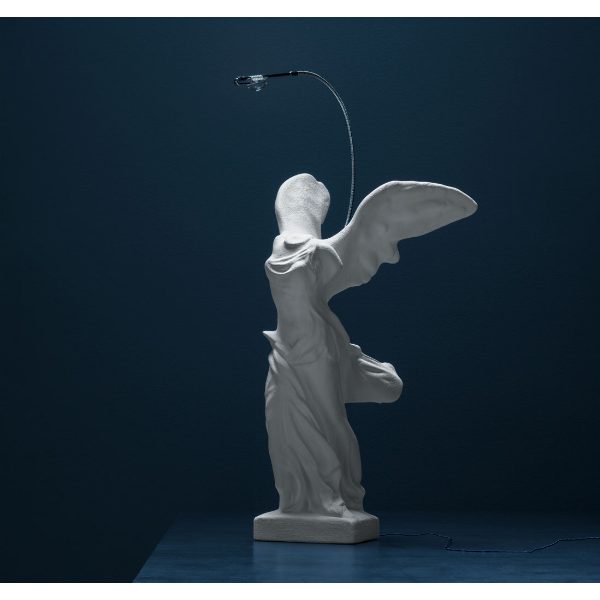 Nike lampada da tavolo