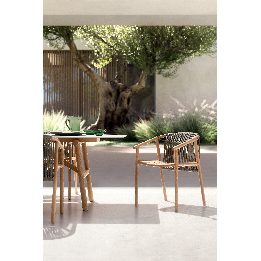 Isamu sedia outdoor
