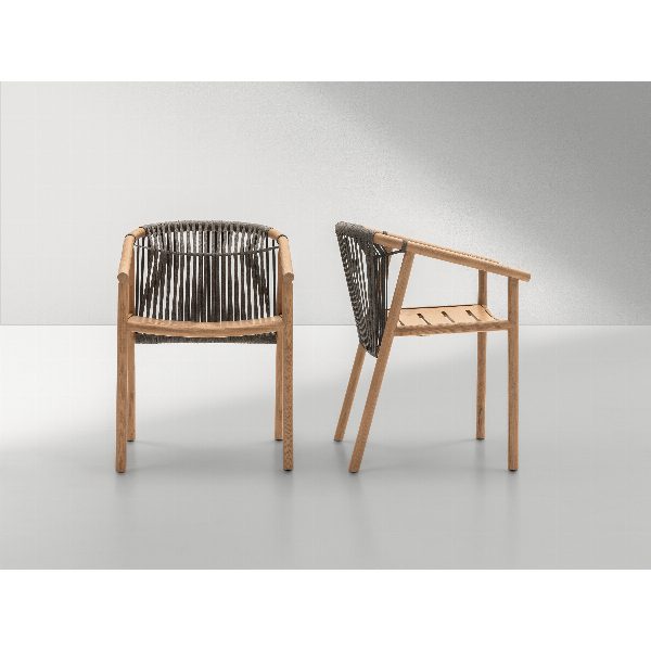 Isamu sedia outdoor