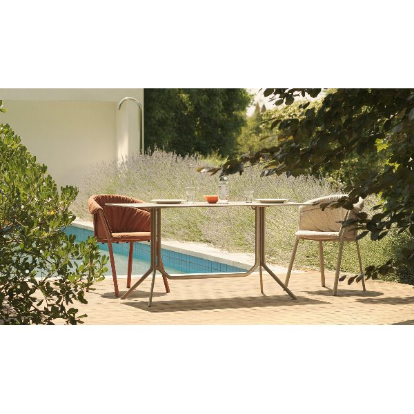 Poule tavolino outdoor