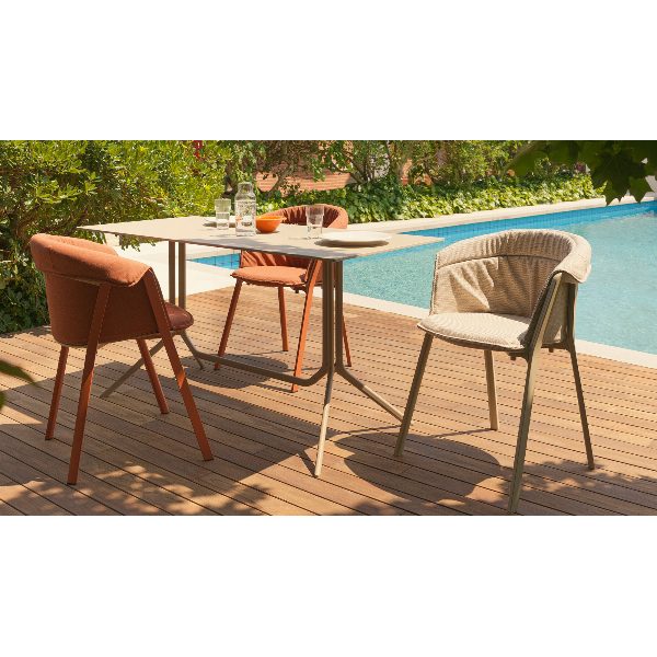 Poule tavolino outdoor