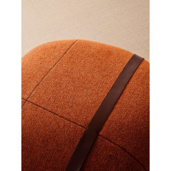 Prie pouf