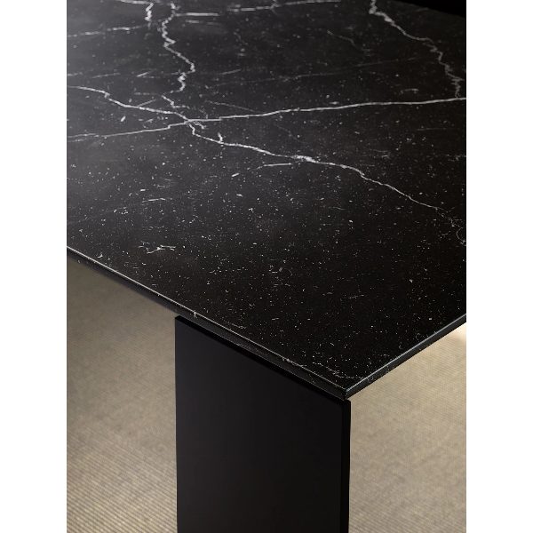 Metallico tavolo