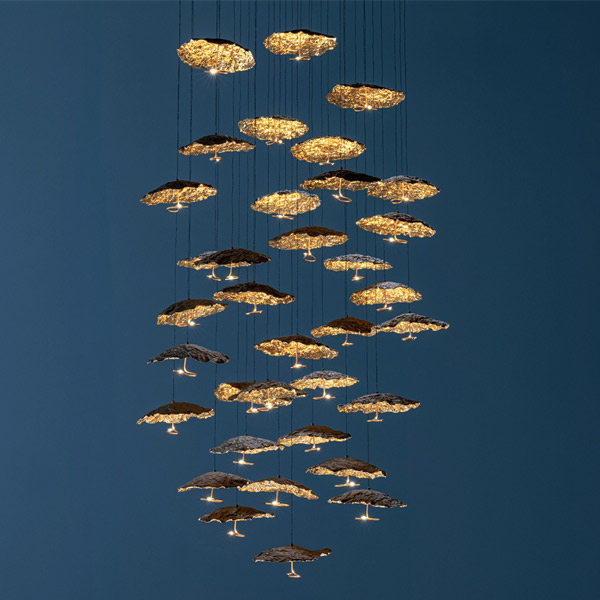 Gold Moon Chandelier di Catellani & Smith