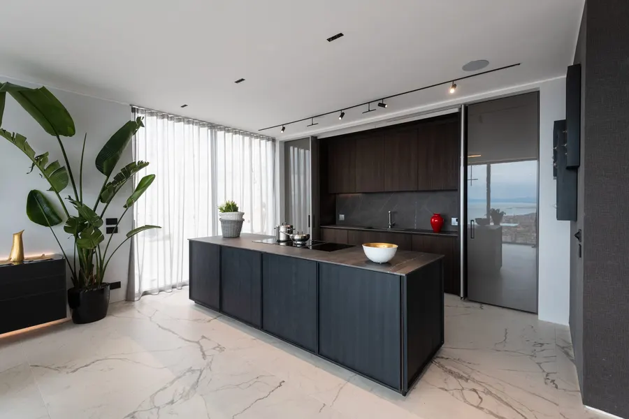 Bellevue Resort, Salerno: cucina Modulnova con isola, parete colonne